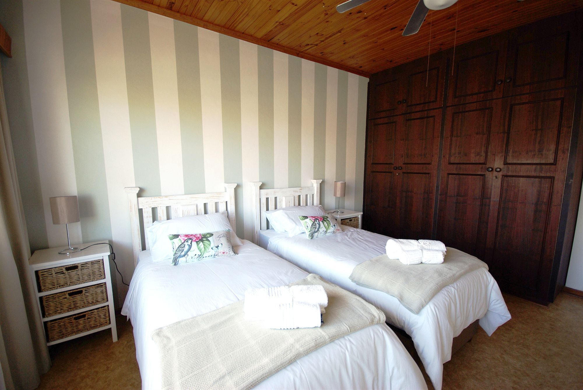 เจฟรีย์ เบย์ บีช เฮาส์ Bed & Breakfast เจฟฟรีส์เบย์ ภายนอก รูปภาพ