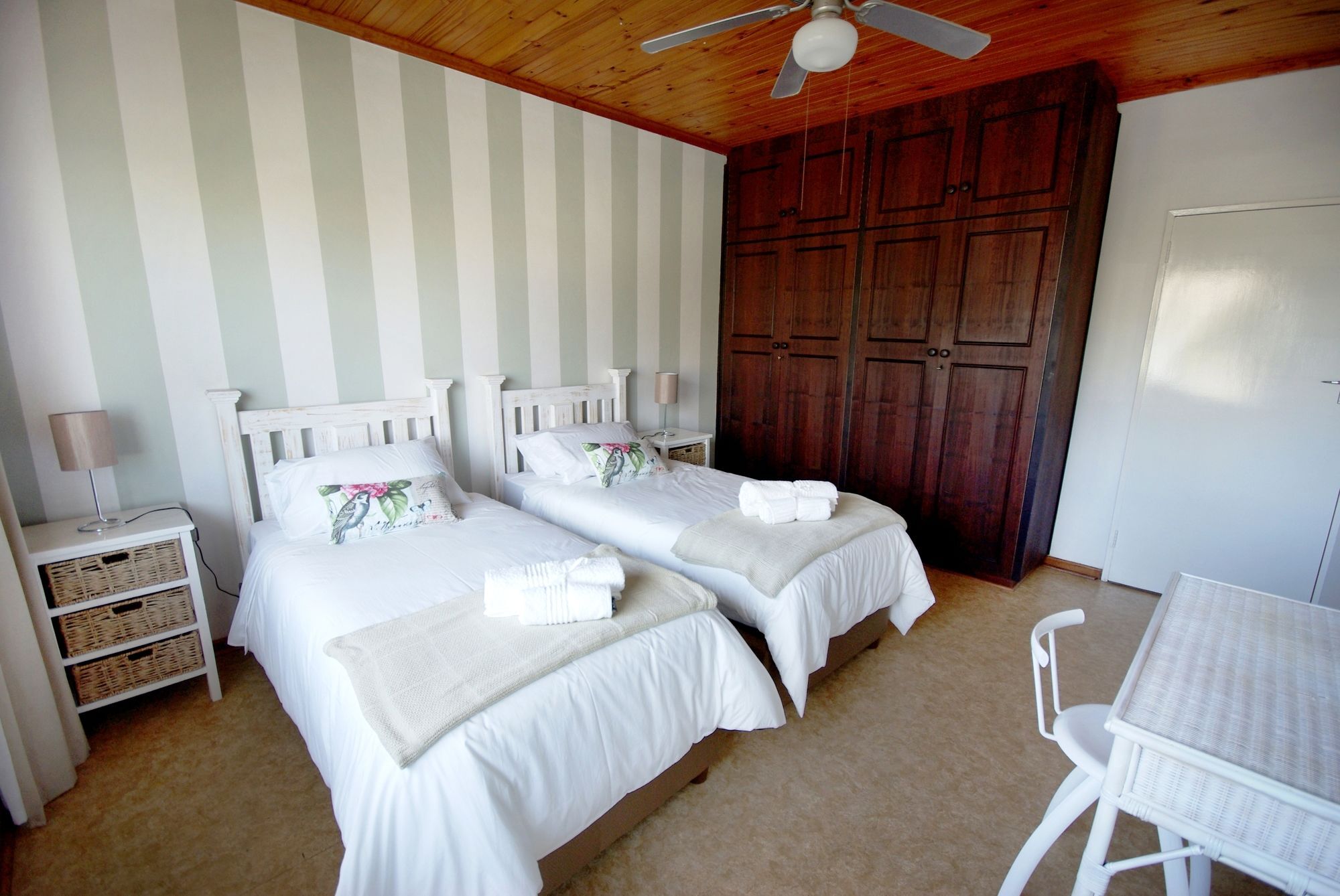 เจฟรีย์ เบย์ บีช เฮาส์ Bed & Breakfast เจฟฟรีส์เบย์ ภายนอก รูปภาพ